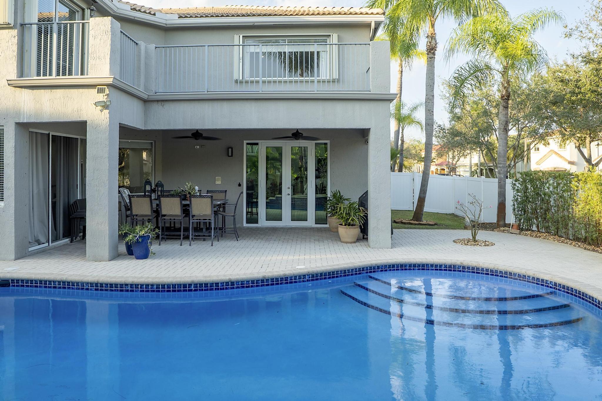 HEFTLER HOMES AT PEMBROKE SHORES - Residential