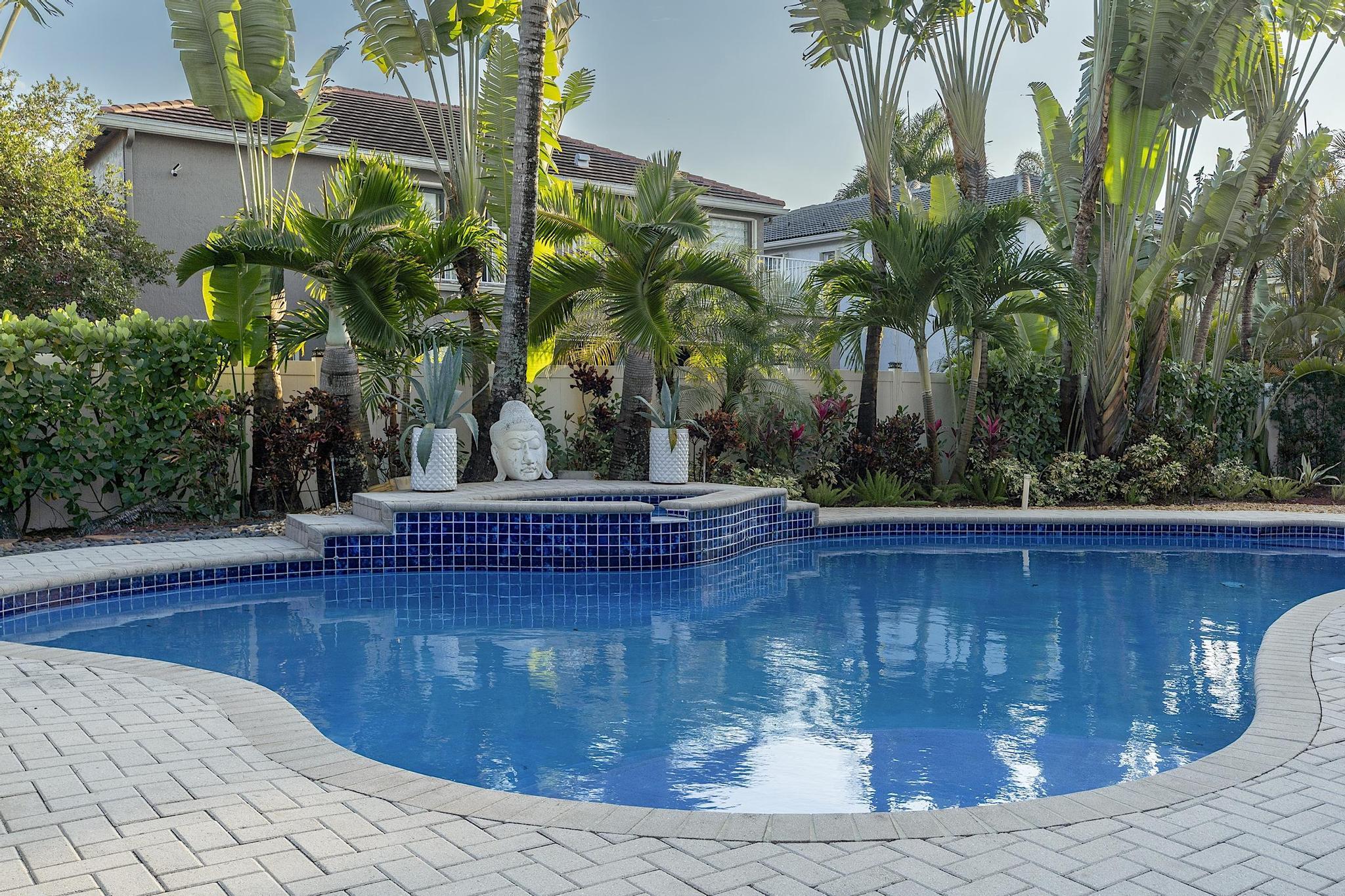 HEFTLER HOMES AT PEMBROKE SHORES - Residential