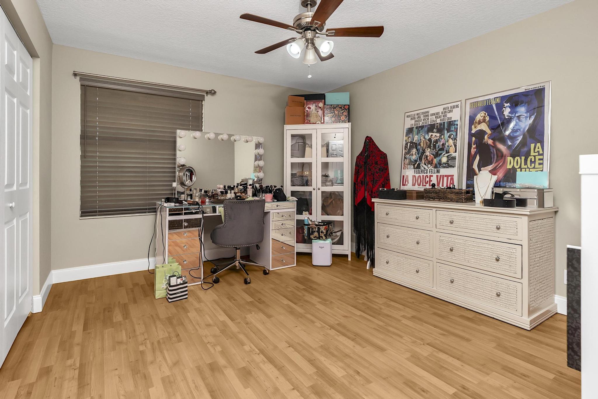 HEFTLER HOMES AT PEMBROKE SHORES - Residential