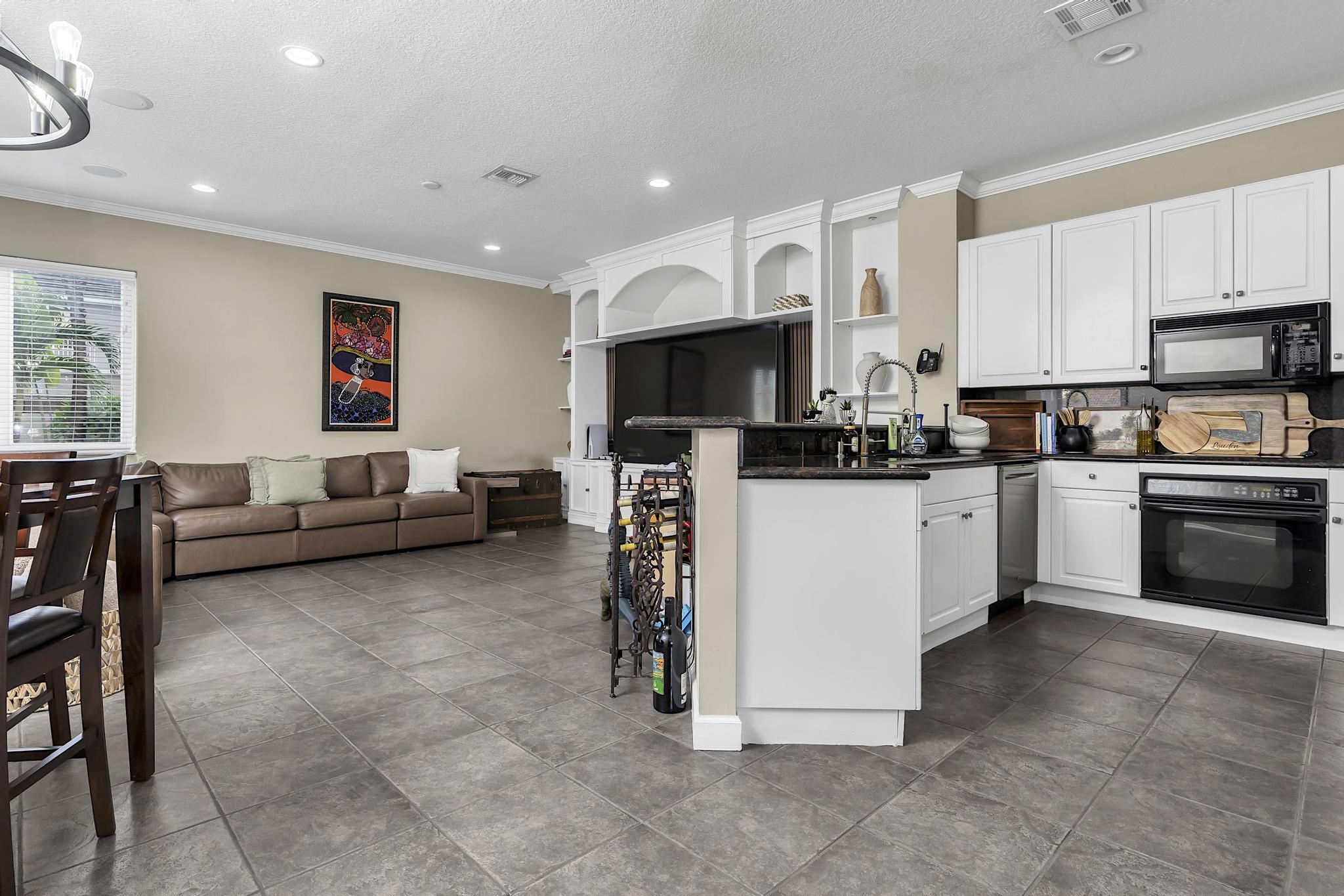 HEFTLER HOMES AT PEMBROKE SHORES - Residential