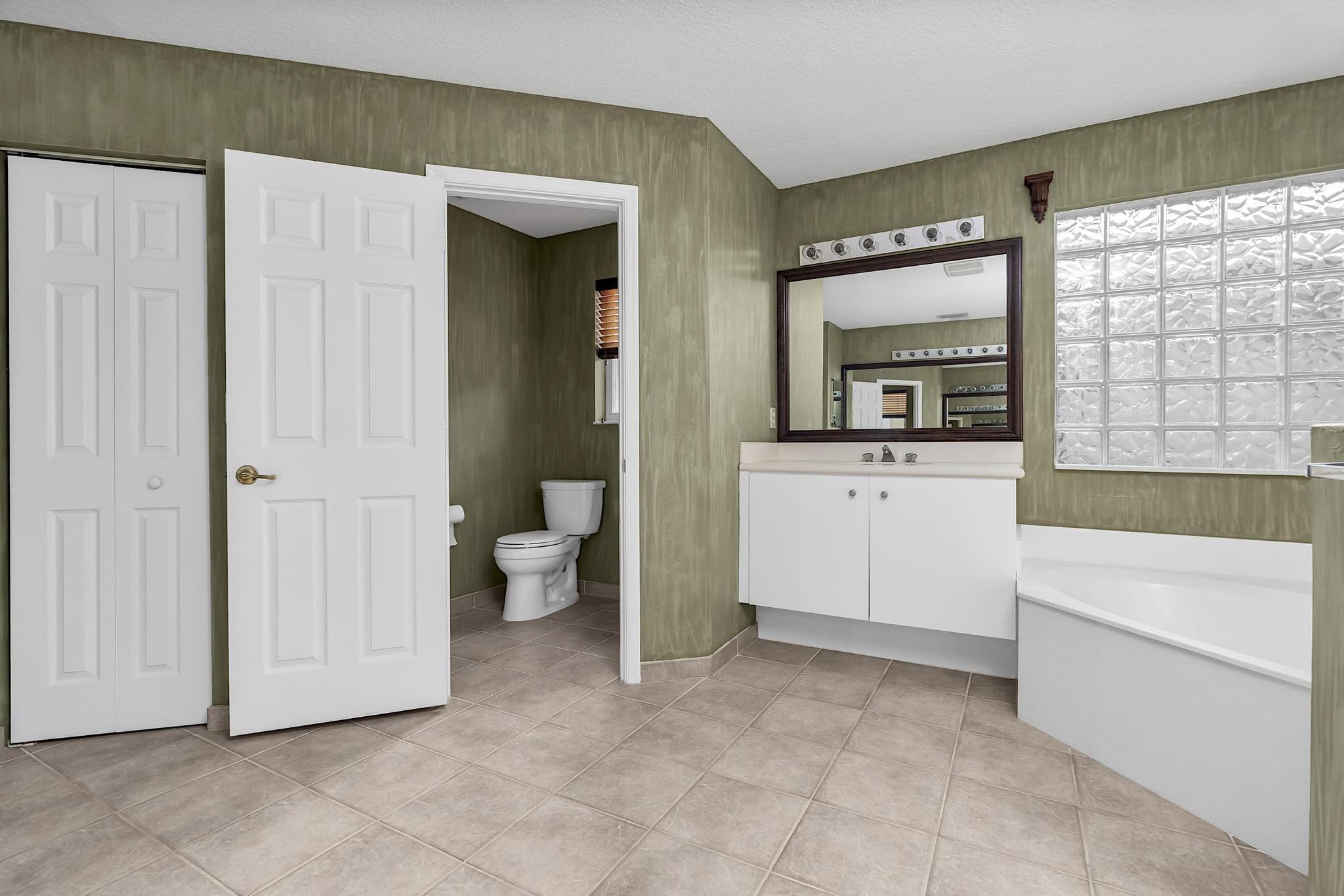 HEFTLER HOMES AT PEMBROKE SHORES - Residential