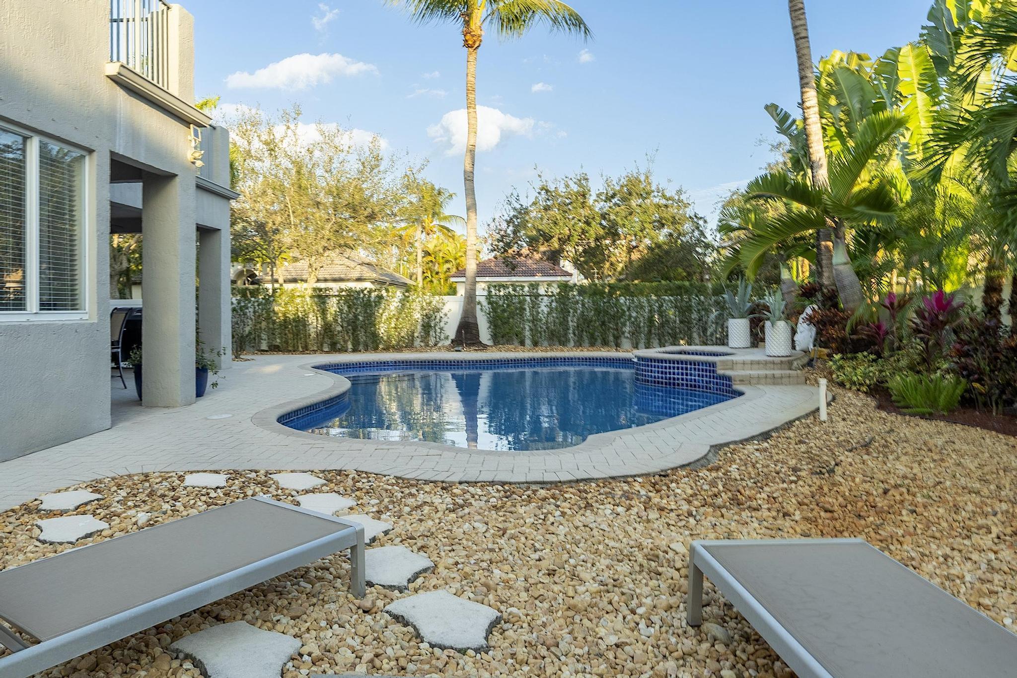 HEFTLER HOMES AT PEMBROKE SHORES - Residential