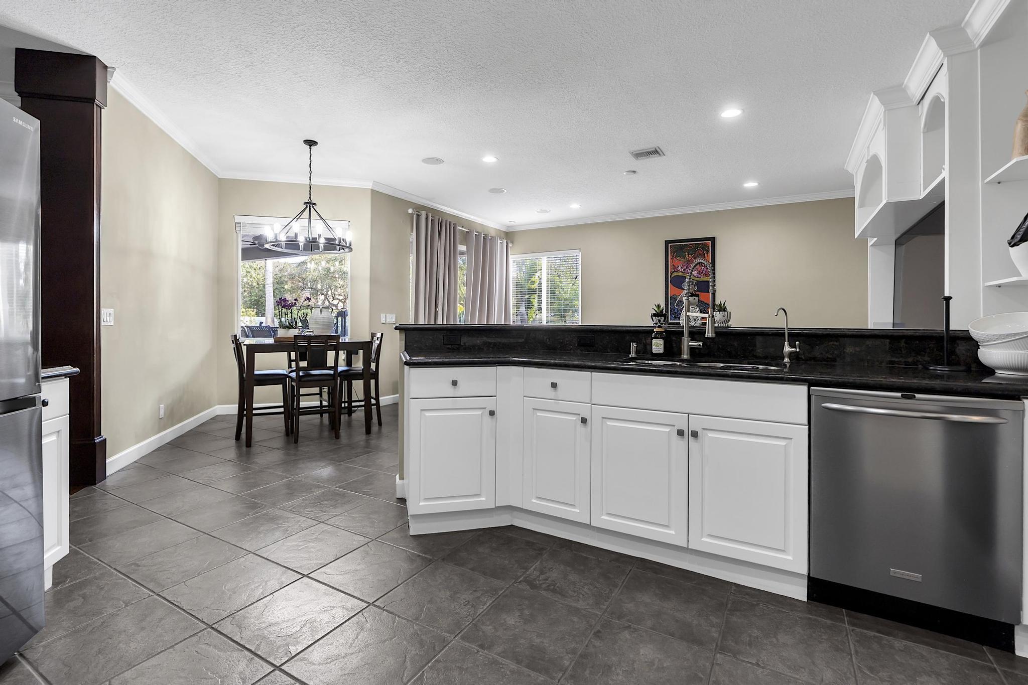 HEFTLER HOMES AT PEMBROKE SHORES - Residential