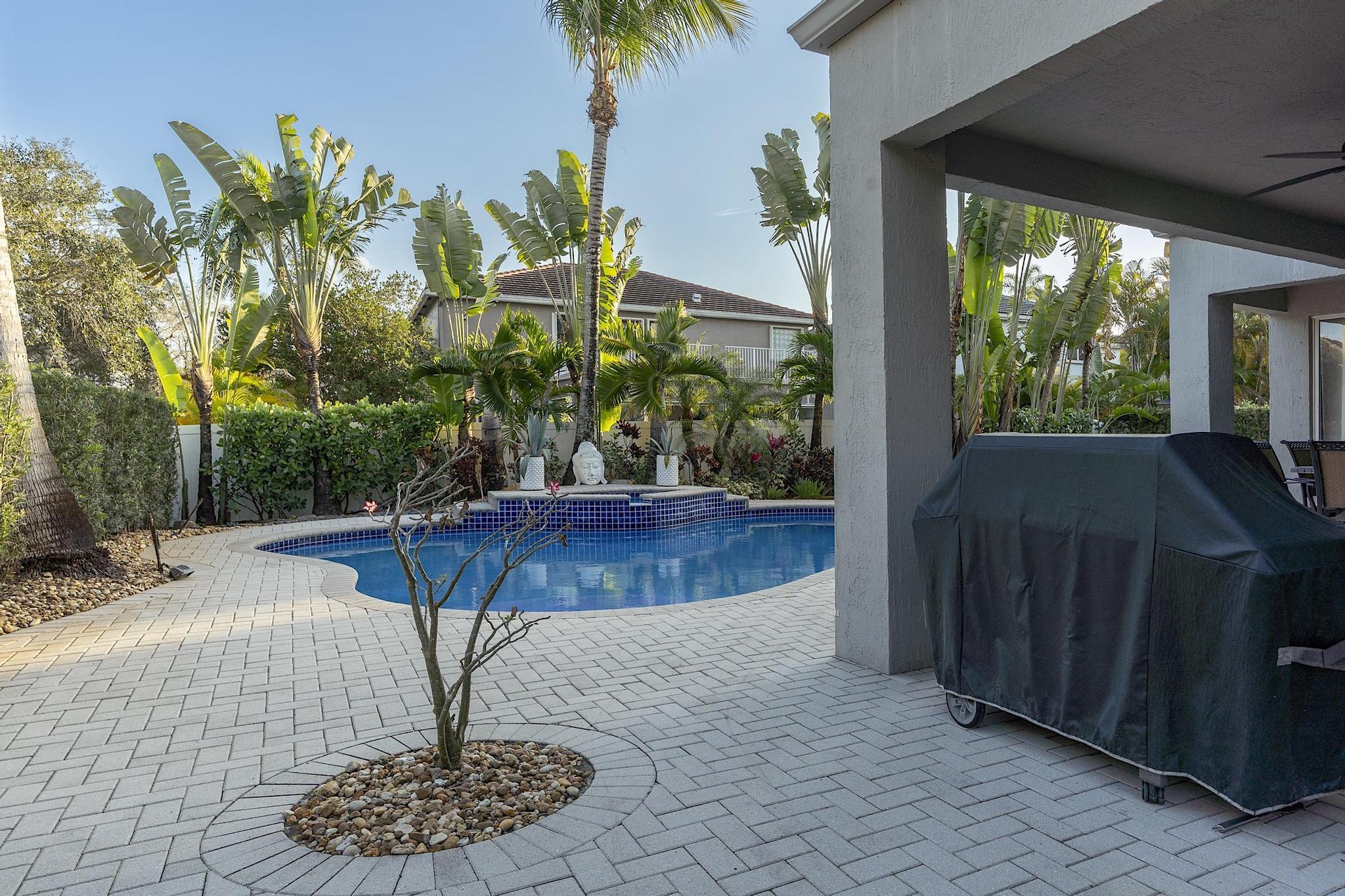 HEFTLER HOMES AT PEMBROKE SHORES - Residential