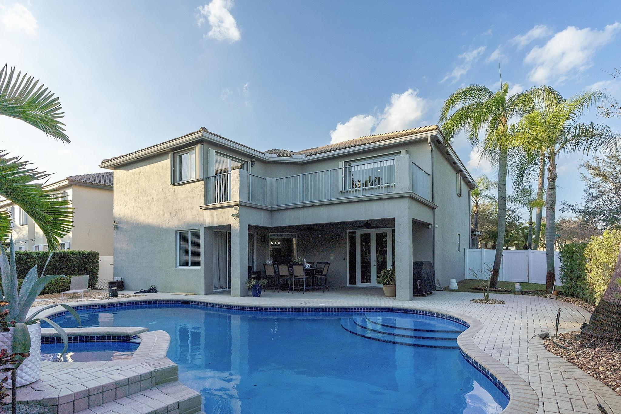 HEFTLER HOMES AT PEMBROKE SHORES - Residential