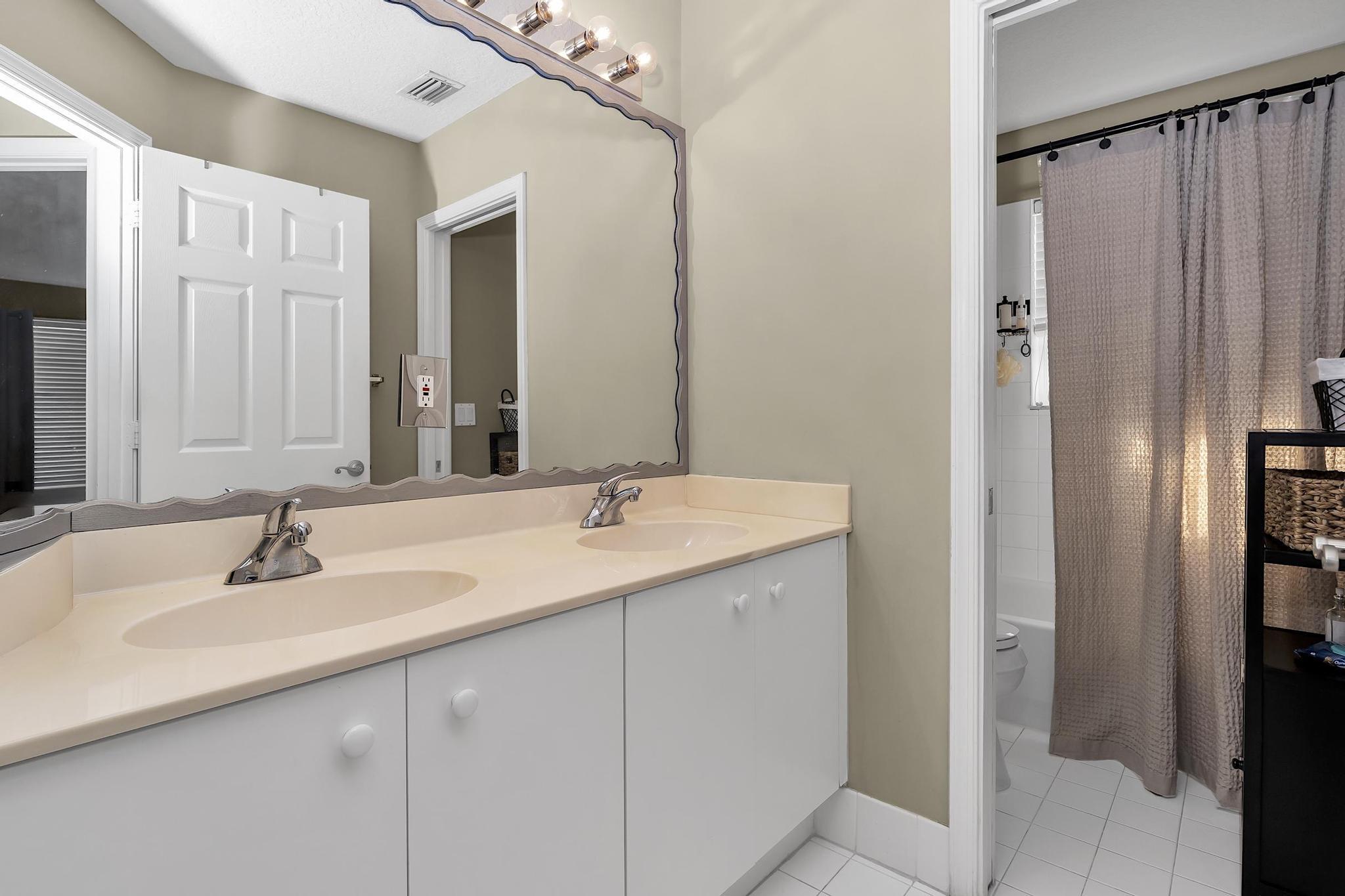 HEFTLER HOMES AT PEMBROKE SHORES - Residential