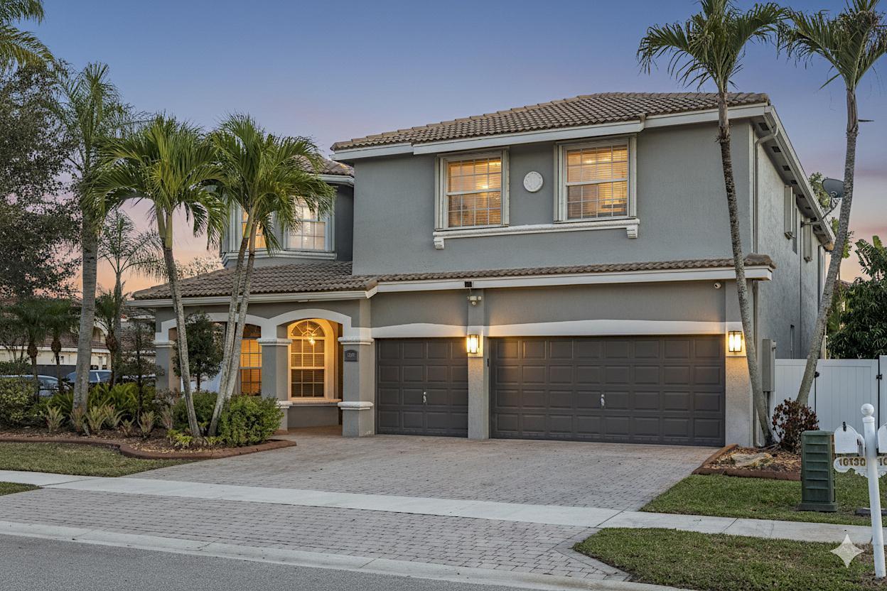 HEFTLER HOMES AT PEMBROKE SHORES - Residential