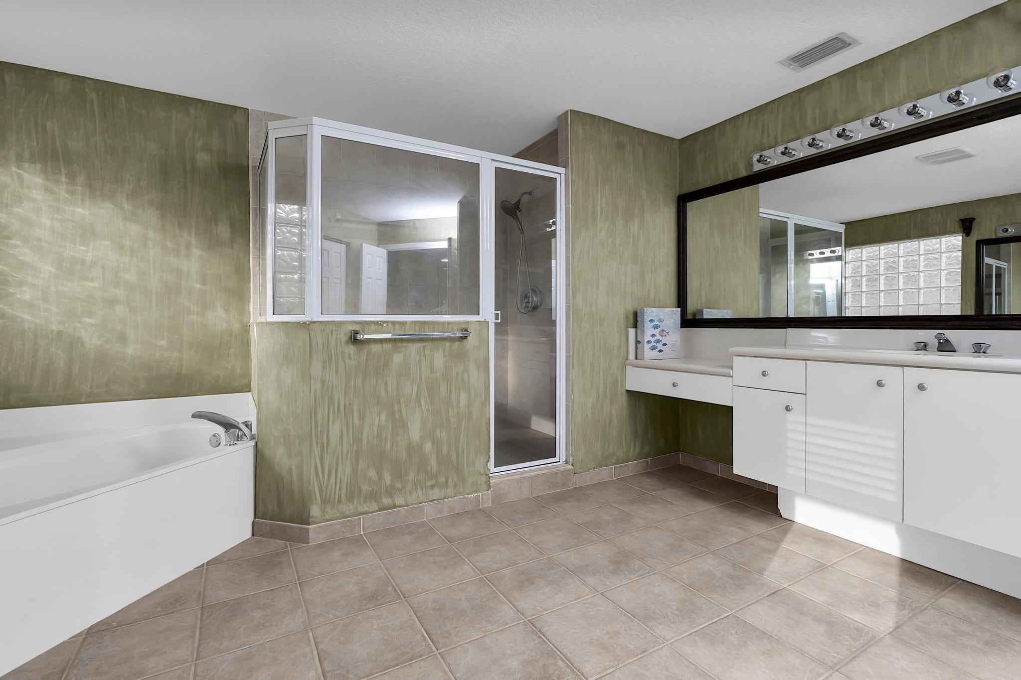 HEFTLER HOMES AT PEMBROKE SHORES - Residential