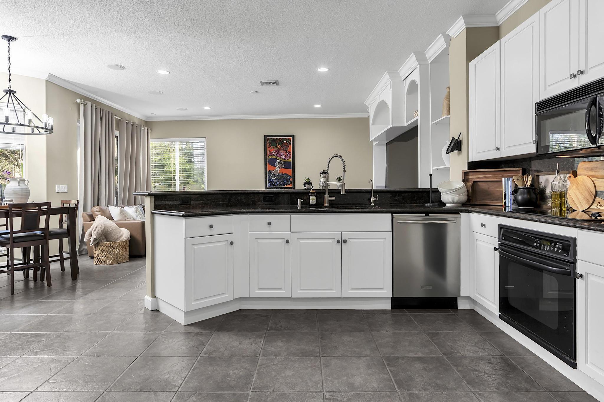 HEFTLER HOMES AT PEMBROKE SHORES - Residential