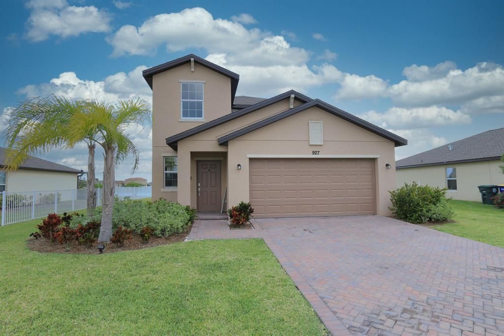 Photo of 927 Bent Creek Drive, Fort Pierce, FL 34947 (MLS # R10881782)