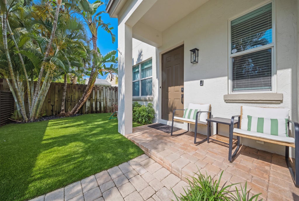 Photo of 417 SW 8th Street, Fort Lauderdale, FL 33315 (MLS # B26036682)