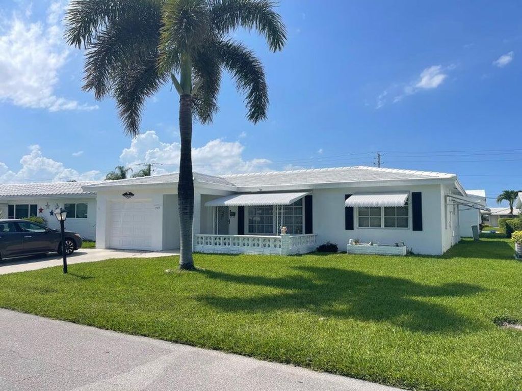 Photo of 1103 SW 3rd Avenue, Boynton Beach, FL 33426 (MLS # R11002085)