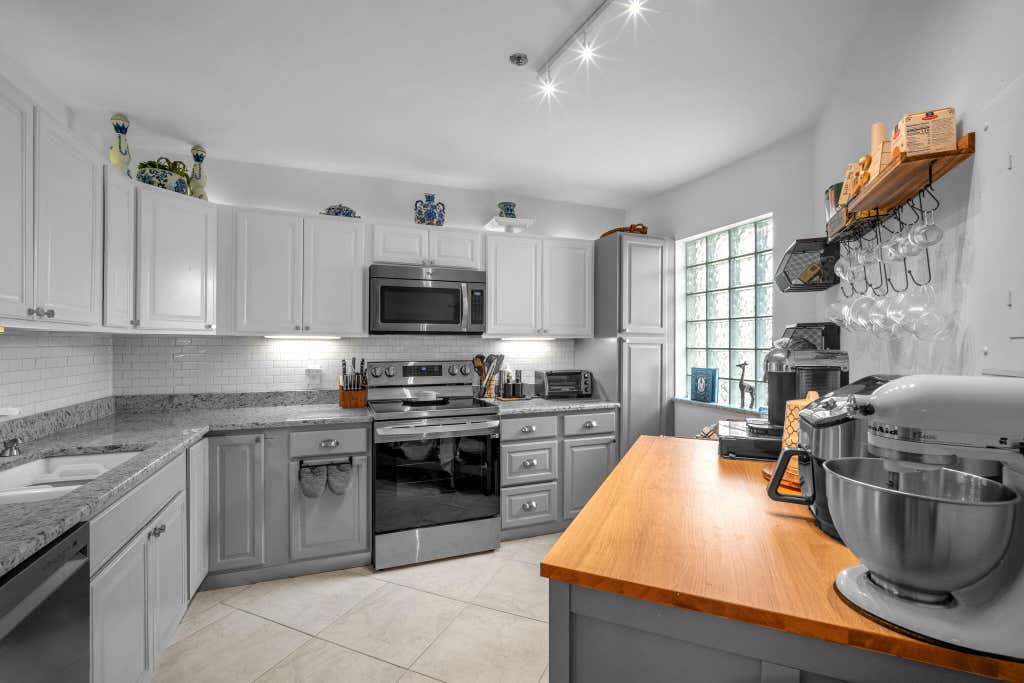 Photo of 5157 Floria Way #T, Boynton Beach, FL 33437 (MLS # R11141152)