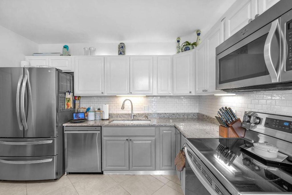 Photo of 5157 Floria Way #T, Boynton Beach, FL 33437 (MLS # R11141152)