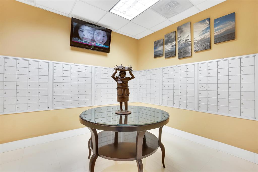 610 CLEMATIS CONDO - Residential Lease