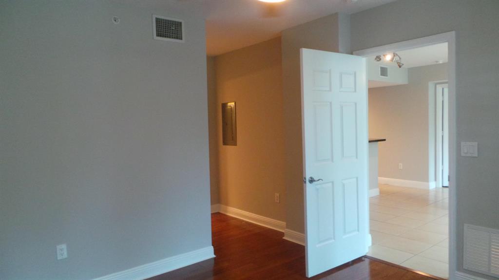 610 CLEMATIS CONDO - Residential Lease