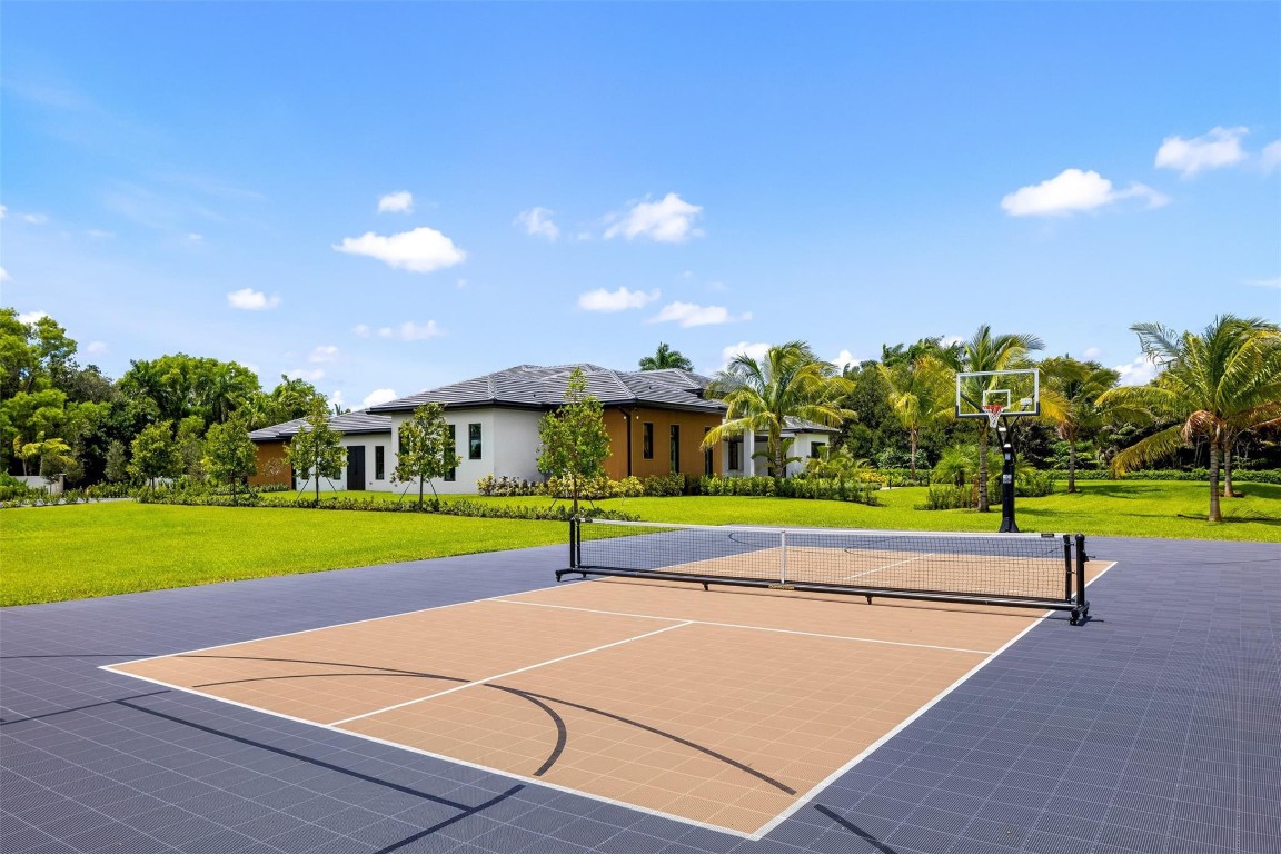 SUNSHINE RANCHES - Residential