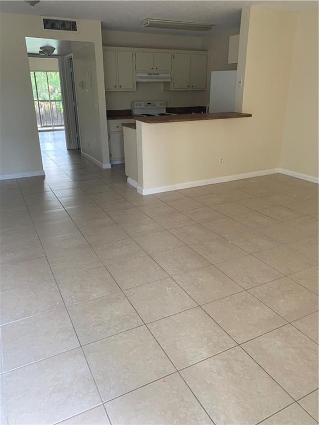 Photo of 1423 Meadows Cir Cir #1423, Boynton Beach, FL 33436 (MLS # F10343203)