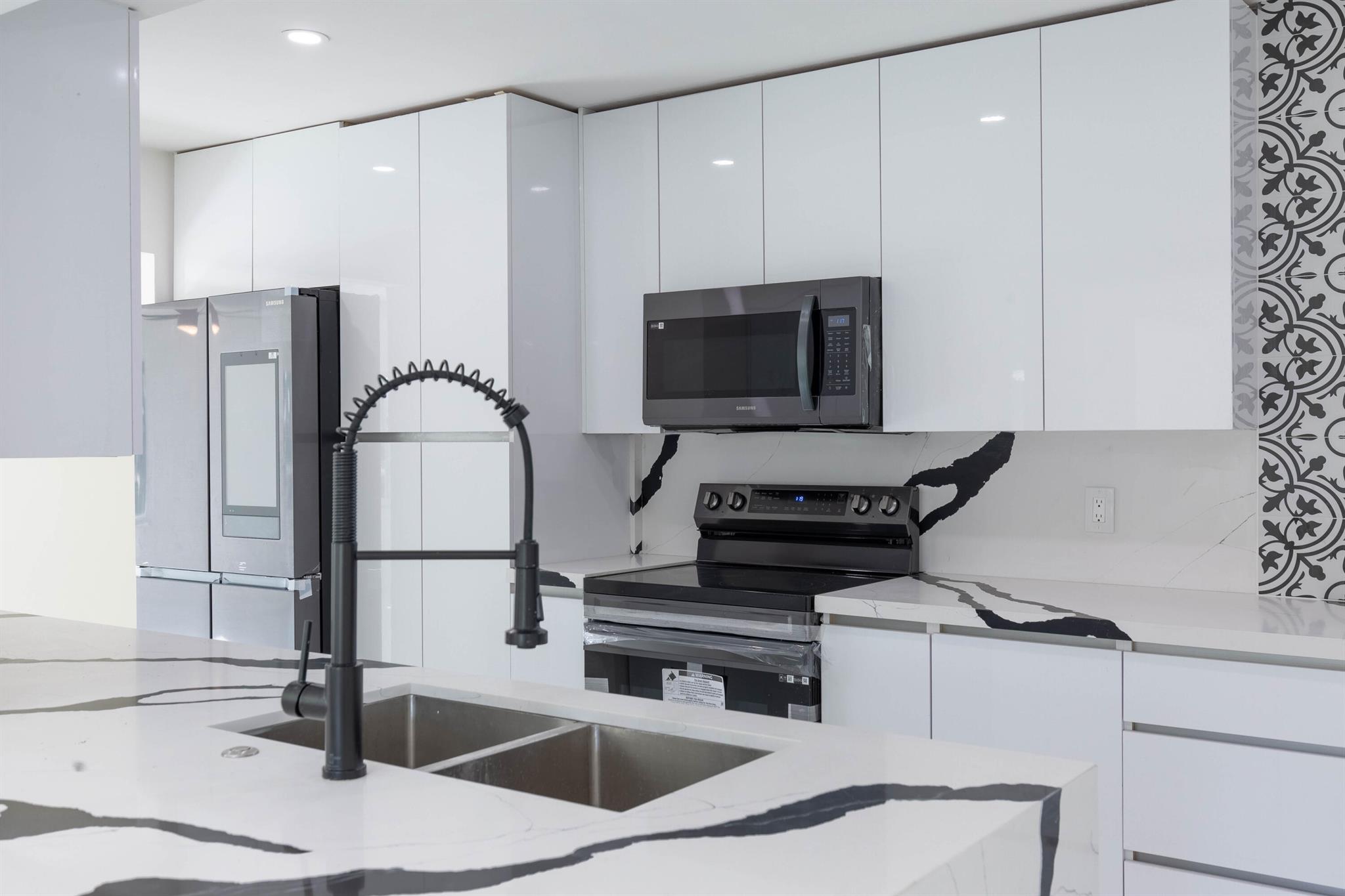 SURFSIDE UNIT 1 SUBDIVISI - Residential Lease