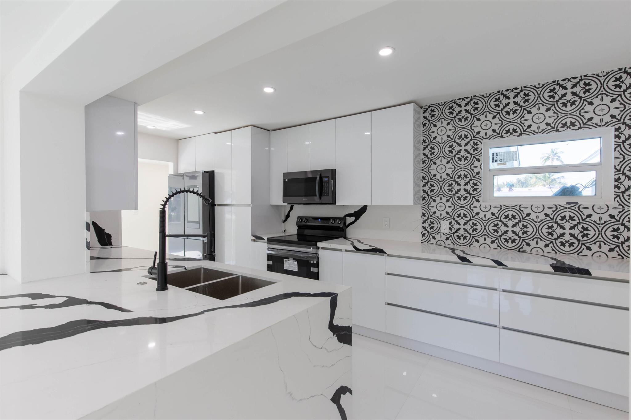 SURFSIDE UNIT 1 SUBDIVISI - Residential Lease