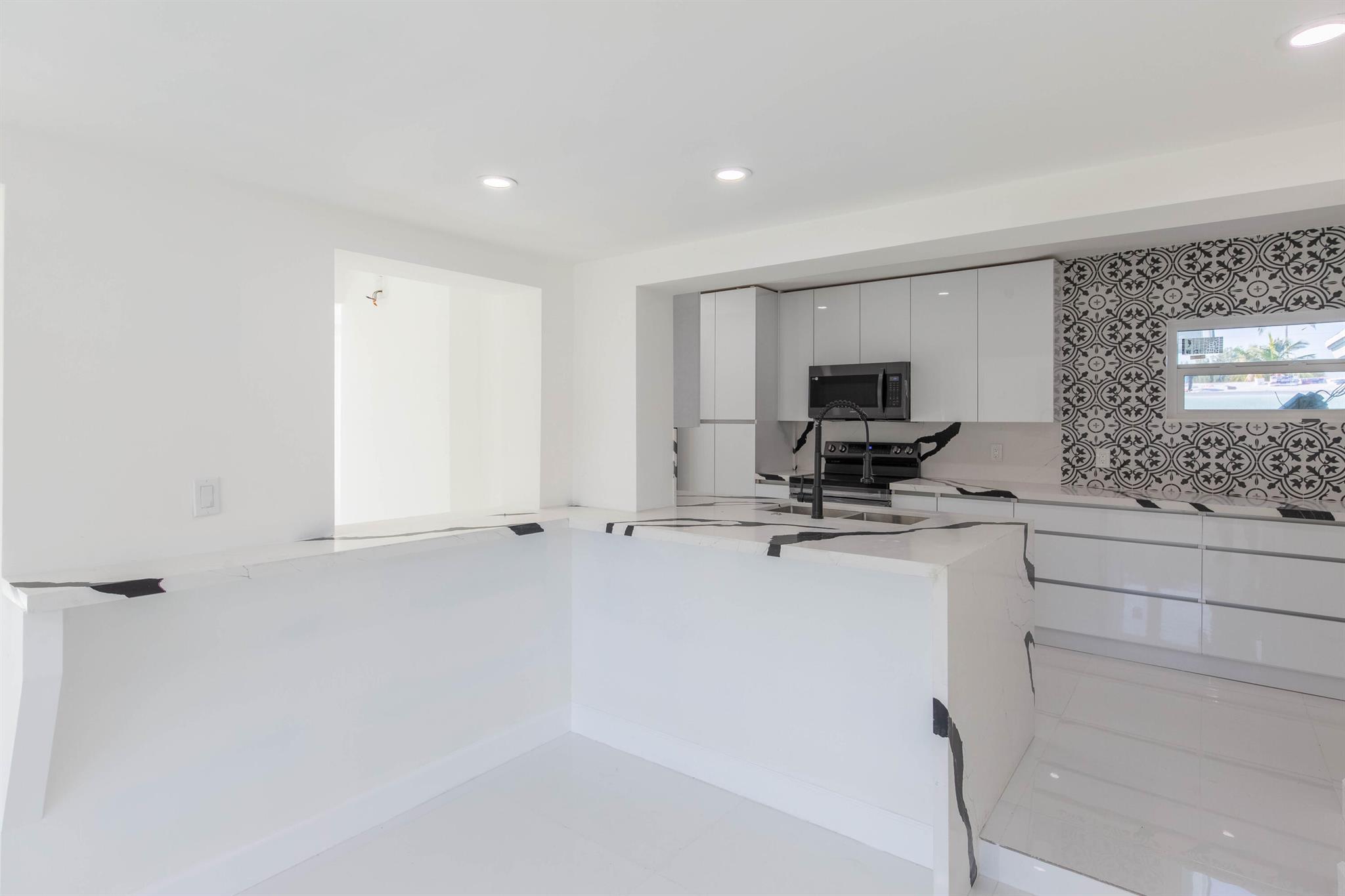 SURFSIDE UNIT 1 SUBDIVISI - Residential Lease