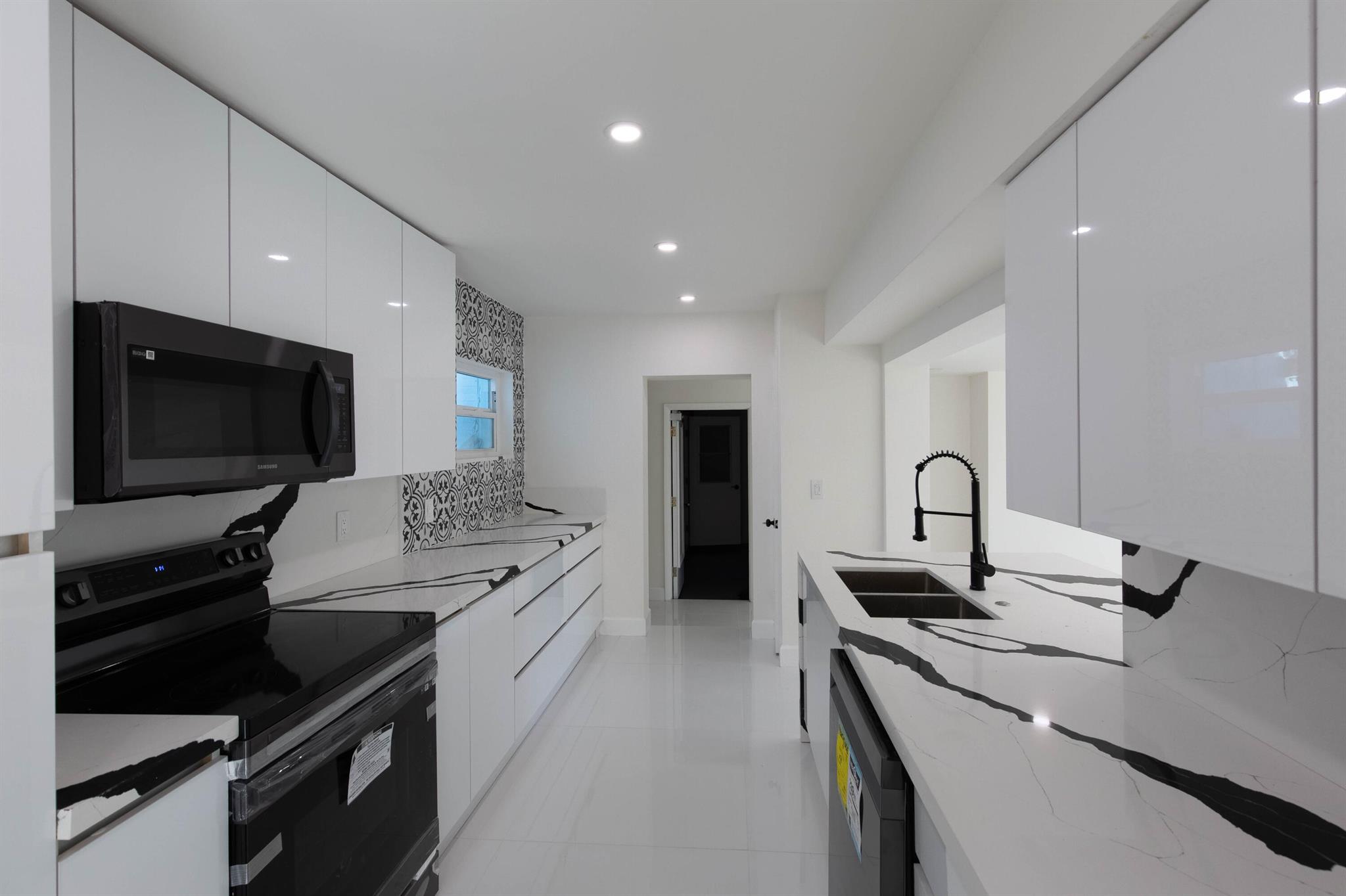 SURFSIDE UNIT 1 SUBDIVISI - Residential Lease