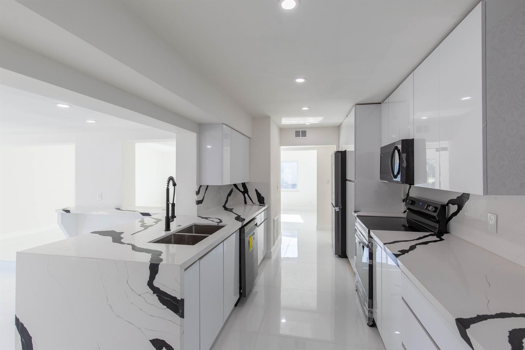 SURFSIDE UNIT 1 SUBDIVISI - Residential Lease