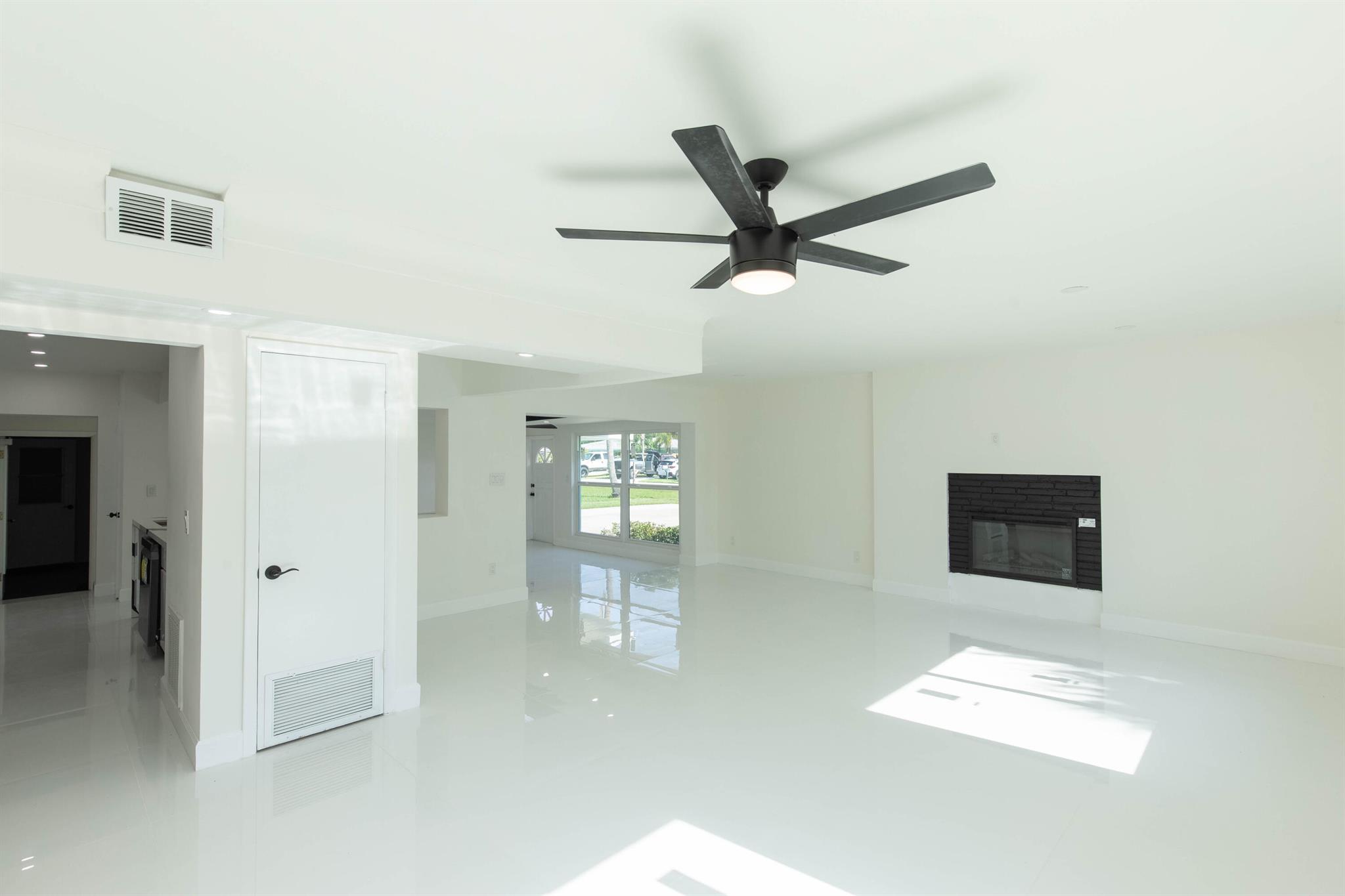 SURFSIDE UNIT 1 SUBDIVISI - Residential Lease