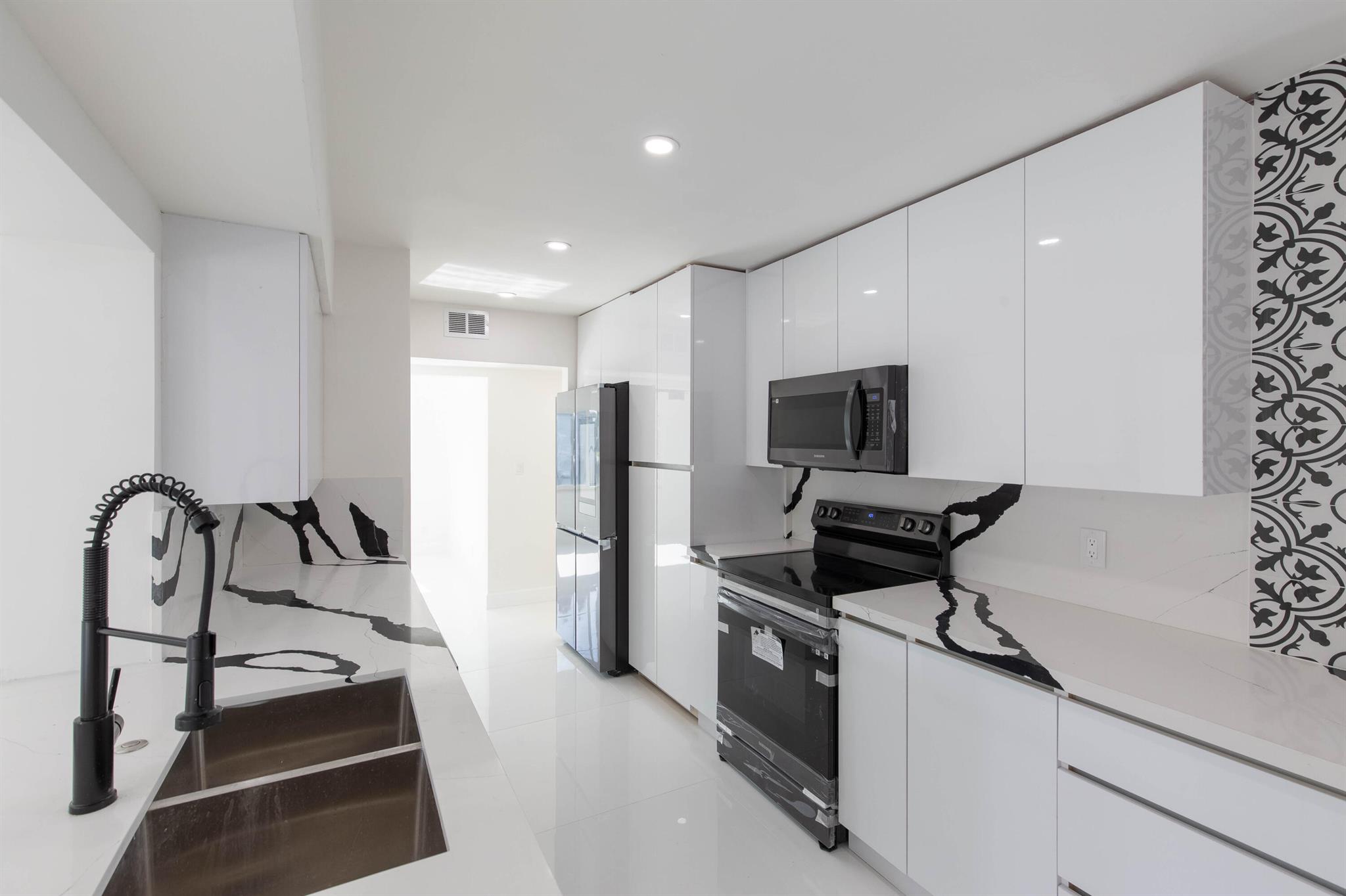 SURFSIDE UNIT 1 SUBDIVISI - Residential Lease