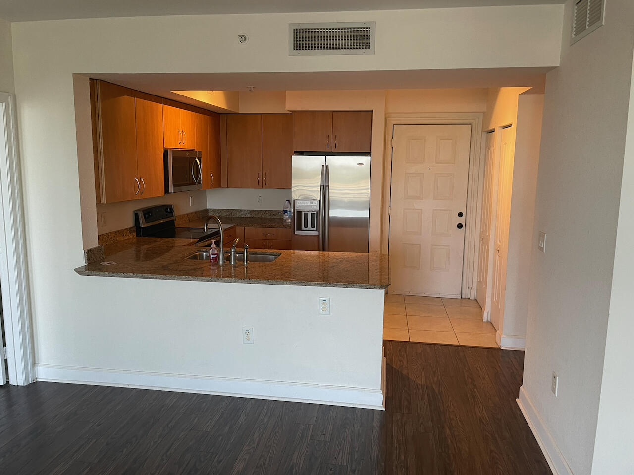 RADIUS CONDO - Residential Lease