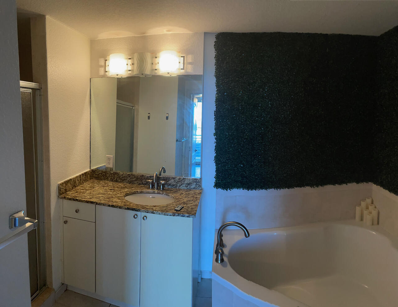 RADIUS CONDO - Residential Lease