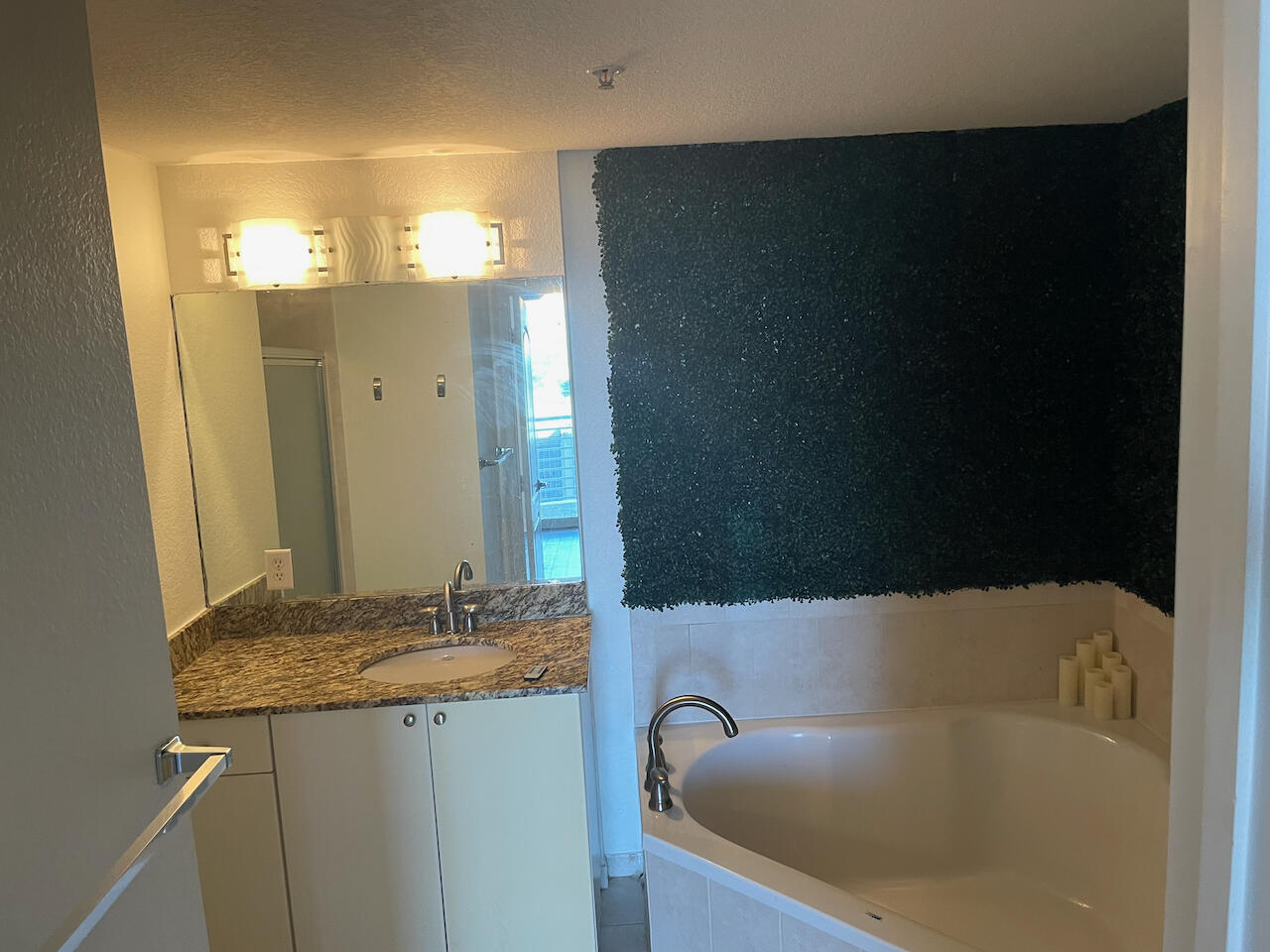 RADIUS CONDO - Residential Lease