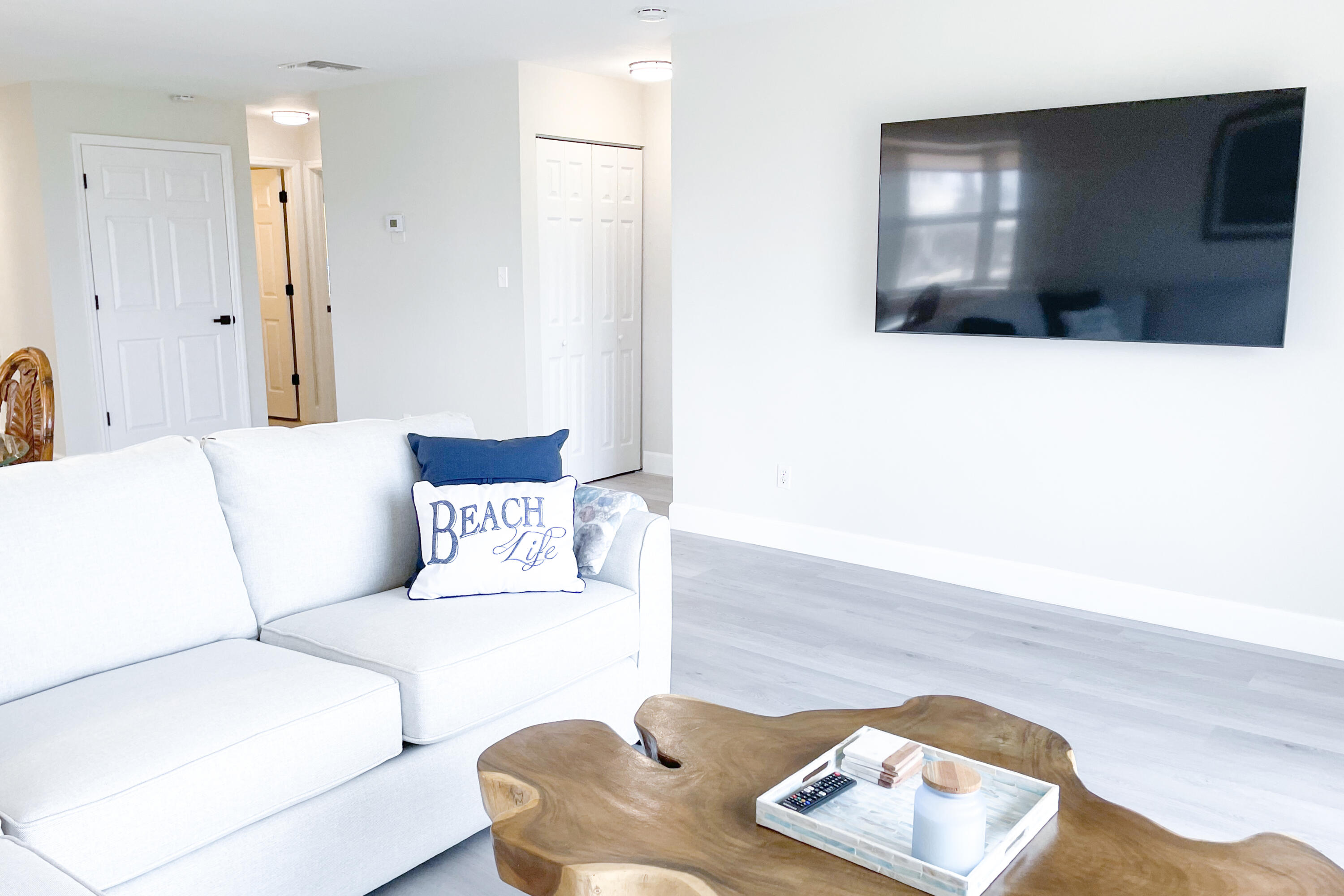 BEACH VILLAS ON HUTCHINSO - Residential Lease