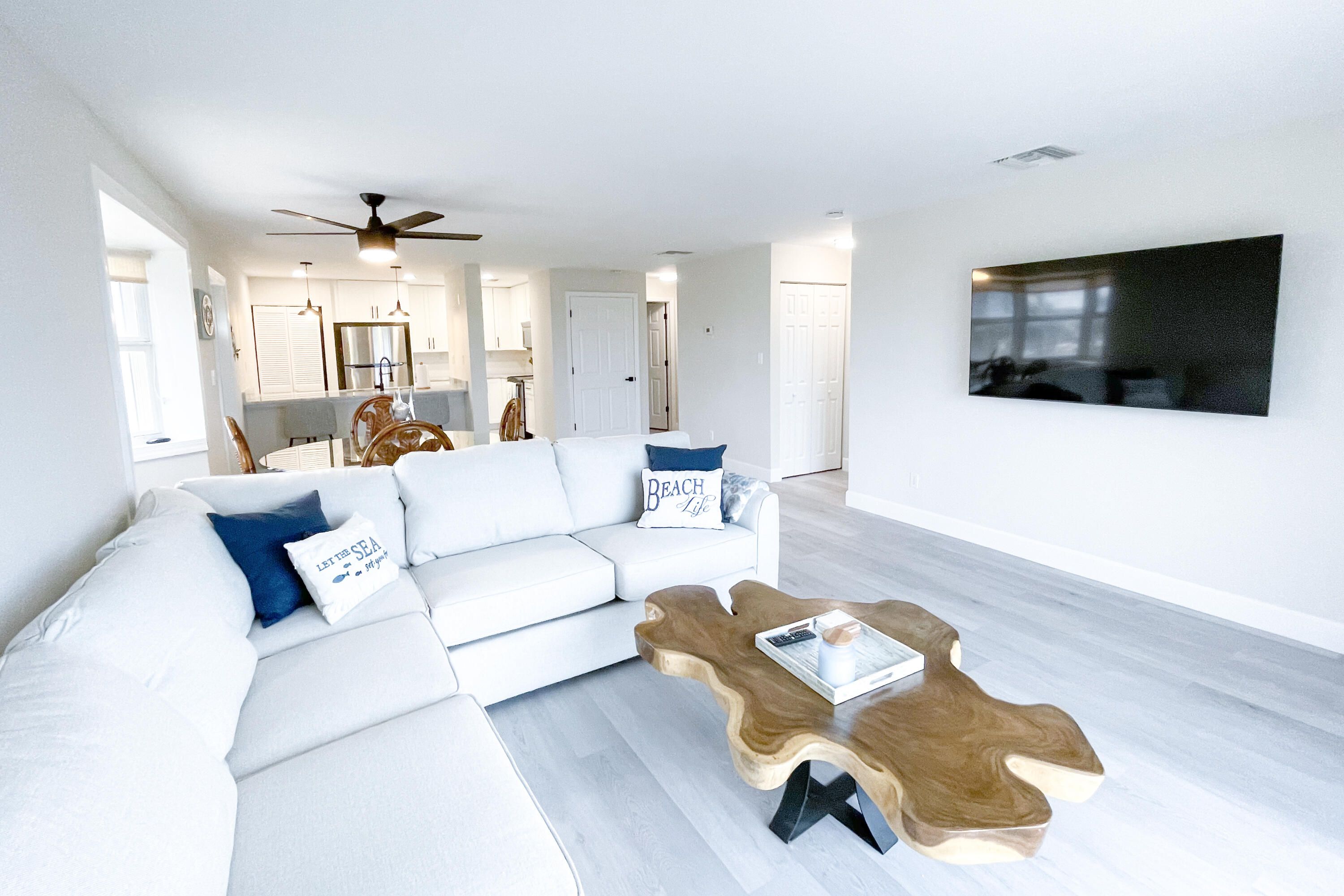 BEACH VILLAS ON HUTCHINSO - Residential Lease