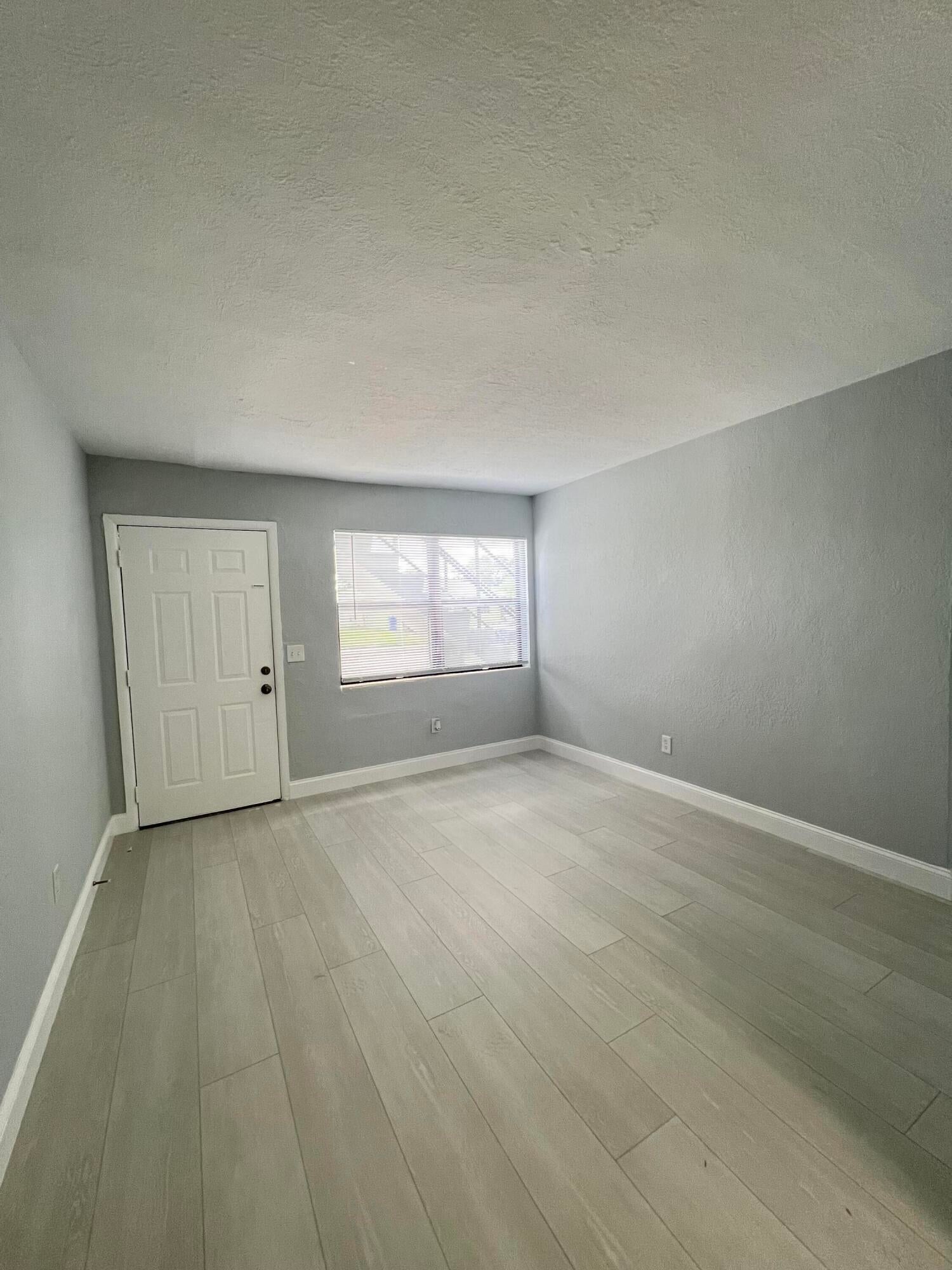 1273 W 34th Street 1