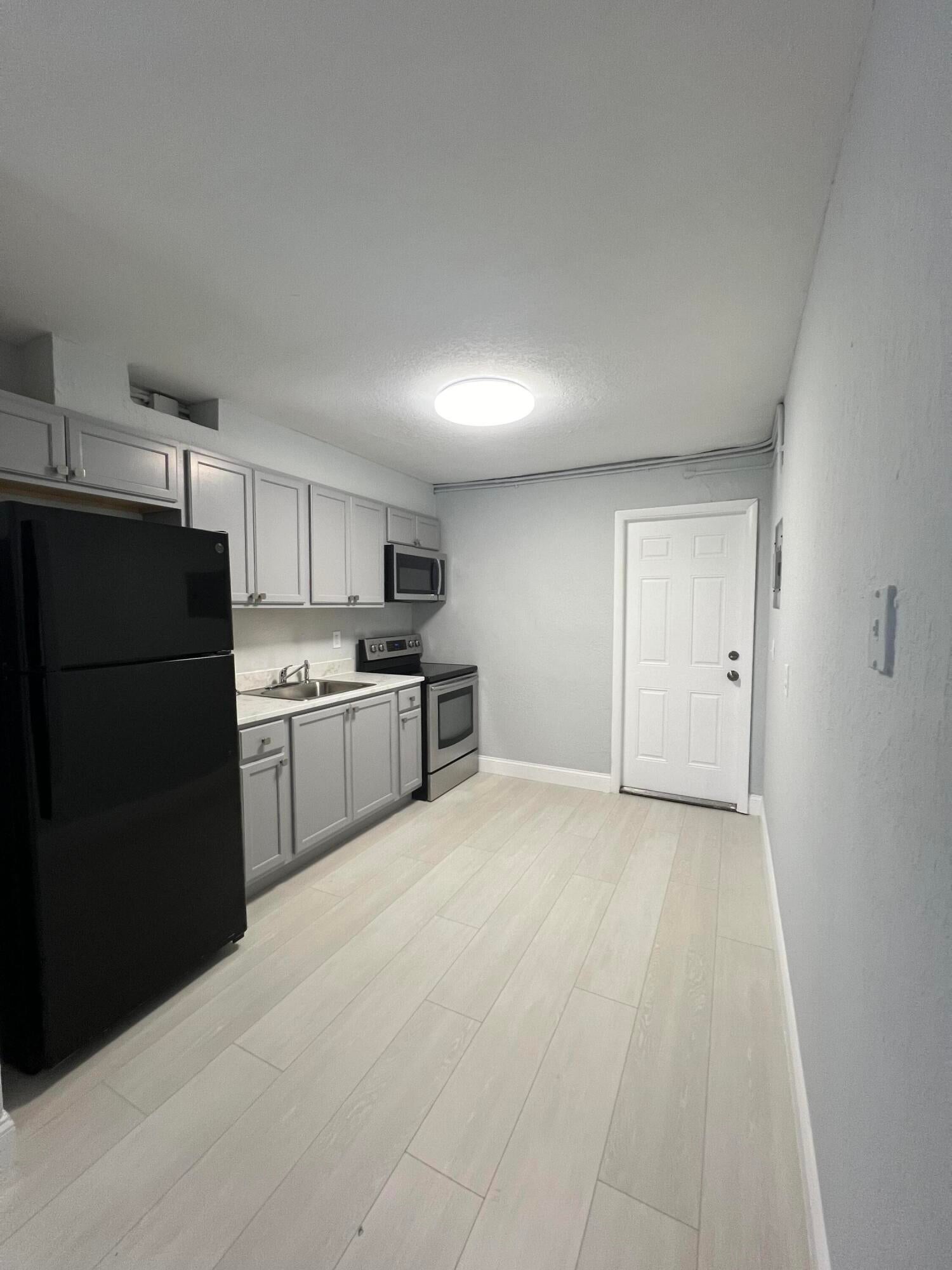1273 W 34th Street 1