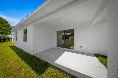 Tiny photo for 621 Russ Road, Fort Pierce, FL 34982 (MLS # B26090919)