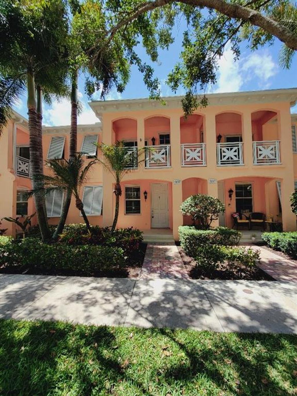 Photo of 3160 W Community Drive, Jupiter, FL 33458 (MLS # R10884655)