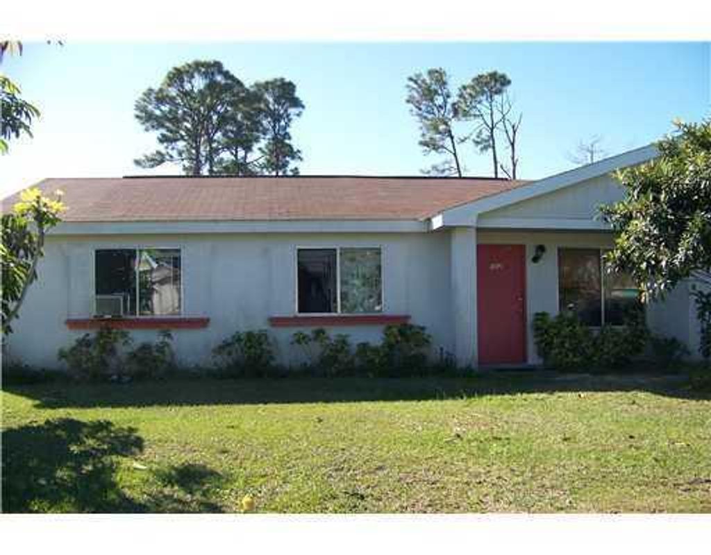 Photo of 302 SW Bridgeport Drive, Port St Lucie, FL 34953 (MLS # R10915662)