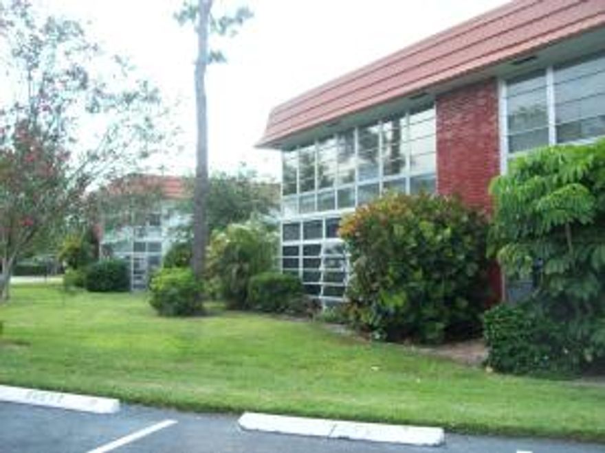 Vista Pines is an Active Community with clubhouse, swimming pool shuffle board, pool room and full calendar of activities. ideally located, it close to beaches, supermarkets, shops and restaurants. This 2nd floor unit host an oversize living room and master bedroom, dining area, and kitchen. Glass patio offer lot of sunlight. This property is a must see.