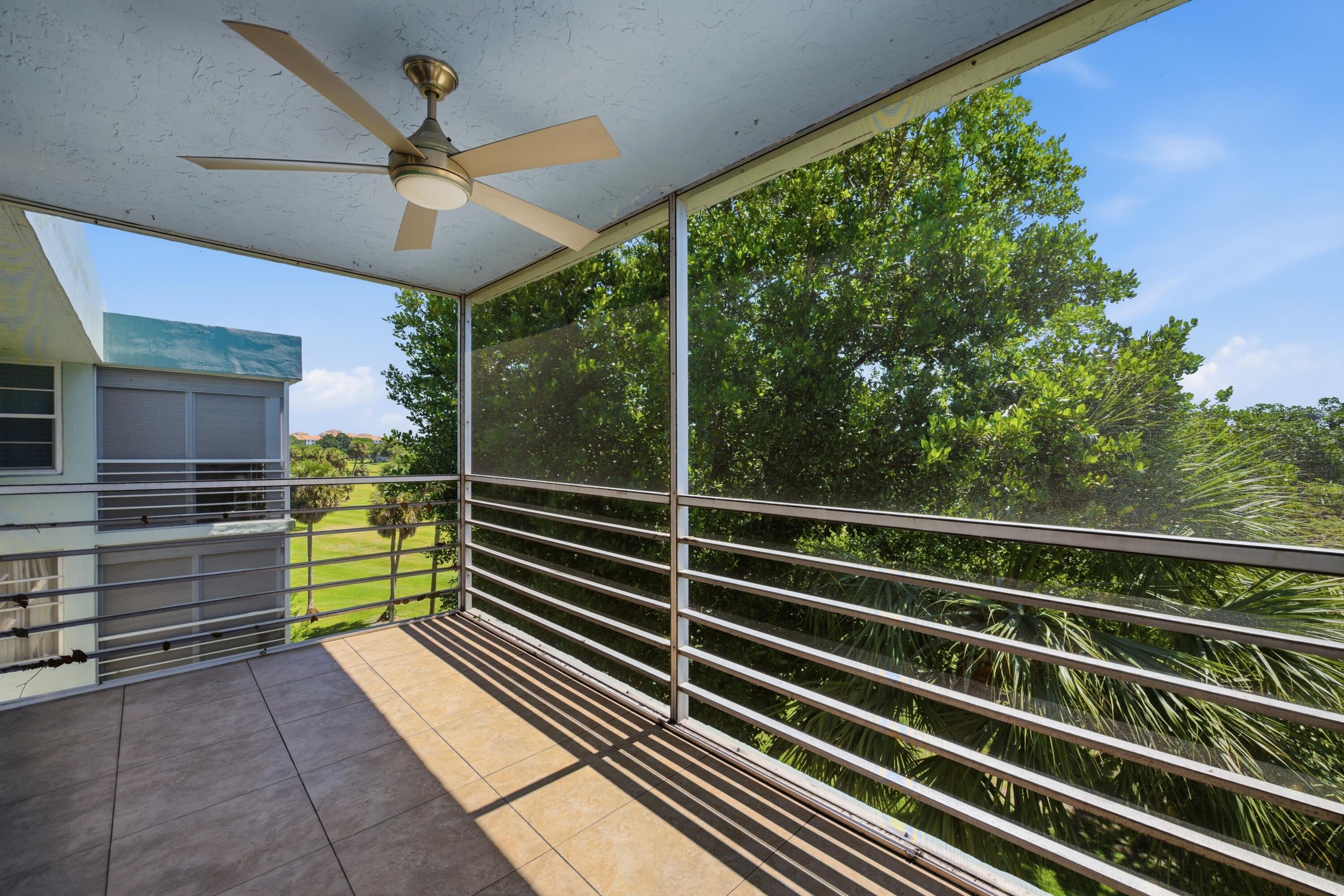 NO 124 PALM-AIRE COUNTRY CLUB - Residential