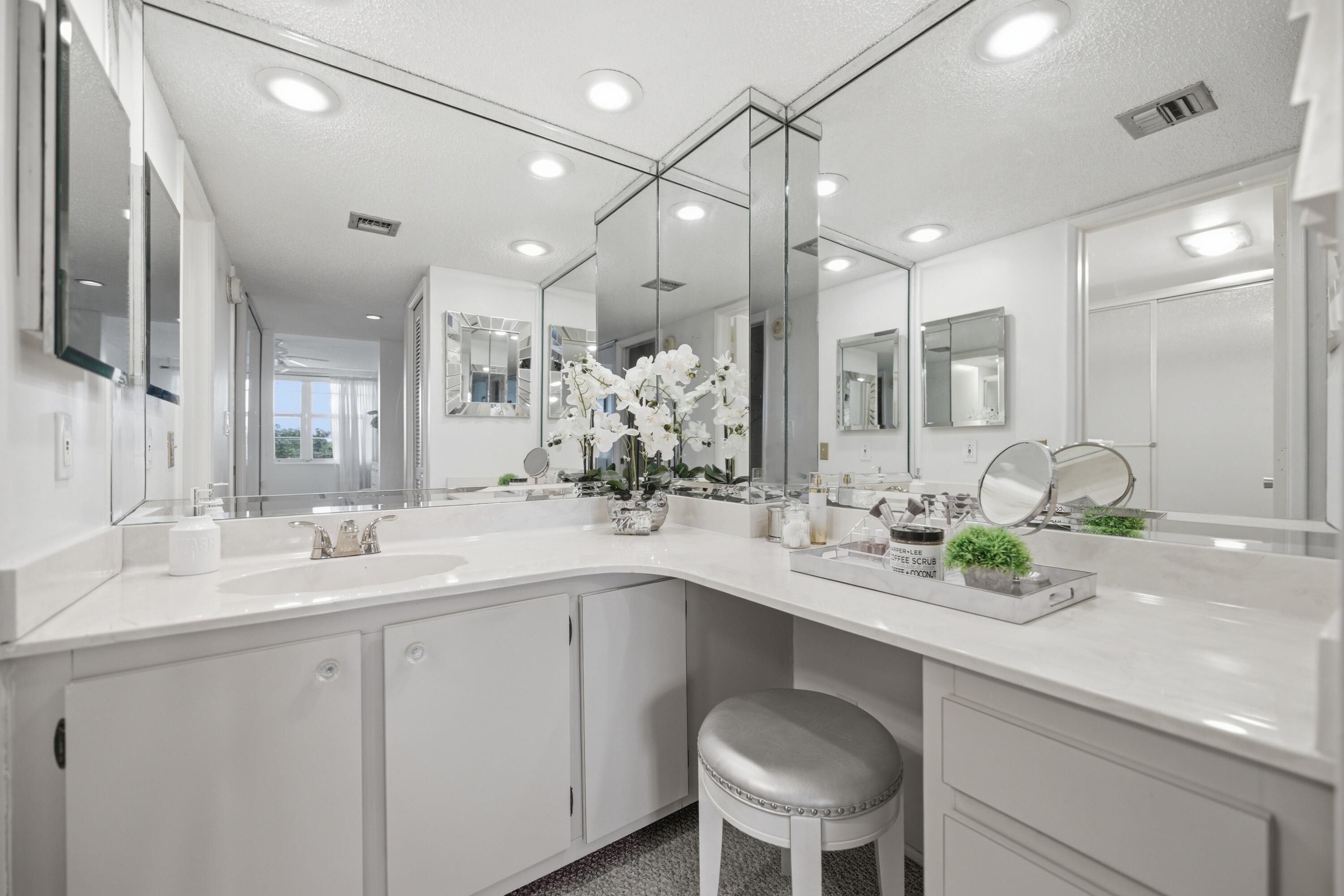 NO 124 PALM-AIRE COUNTRY CLUB - Residential
