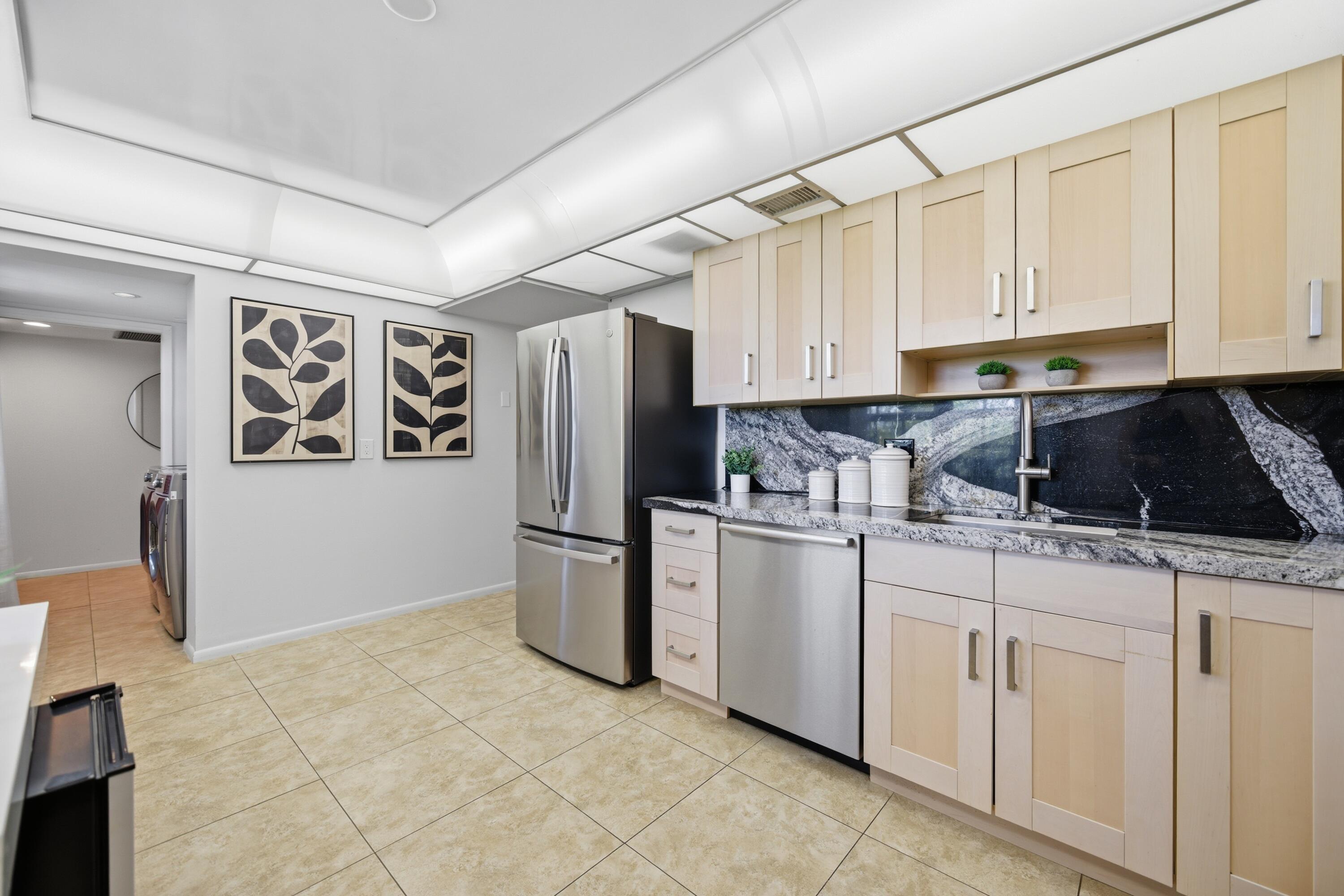 NO 124 PALM-AIRE COUNTRY CLUB - Residential