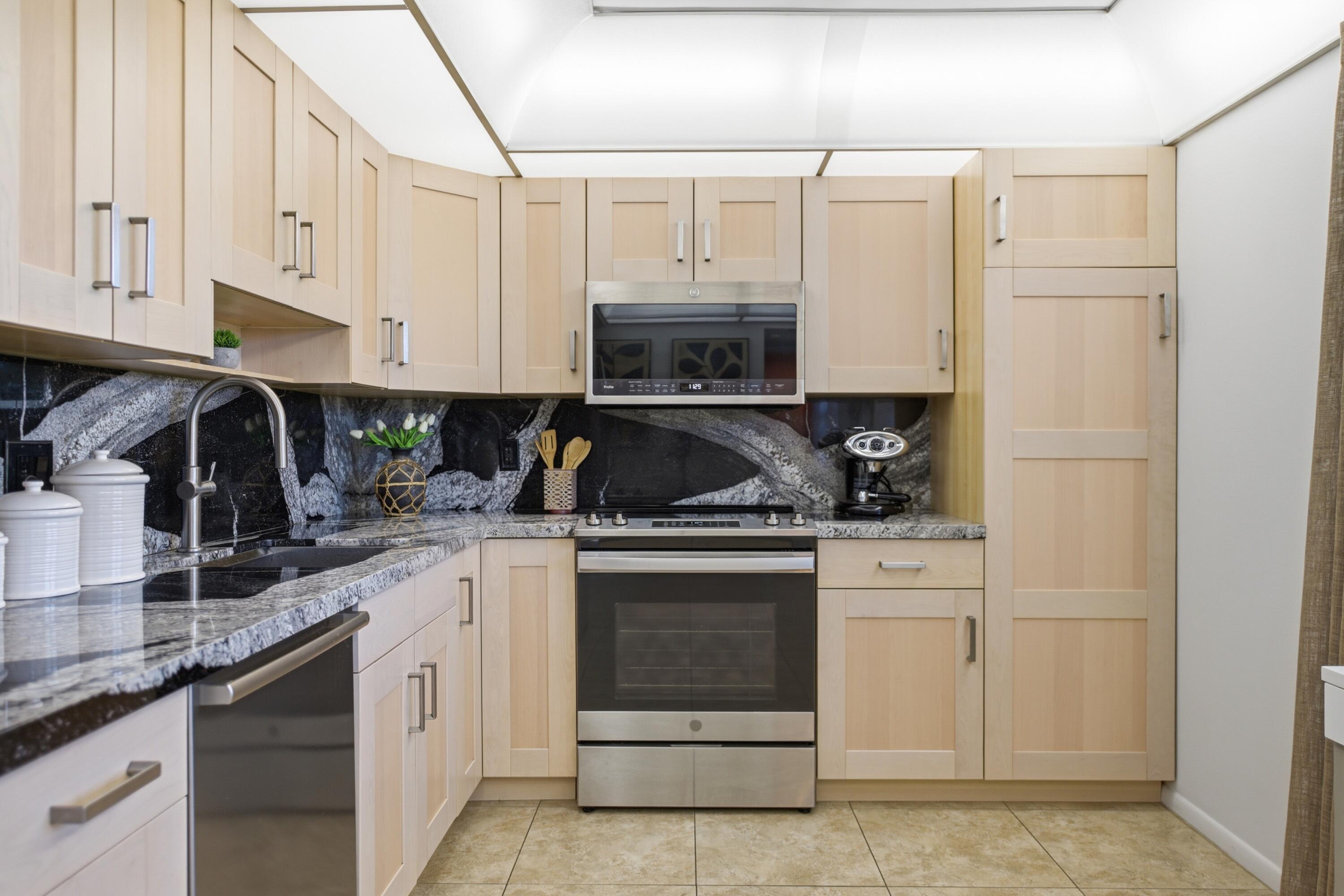 NO 124 PALM-AIRE COUNTRY CLUB - Residential