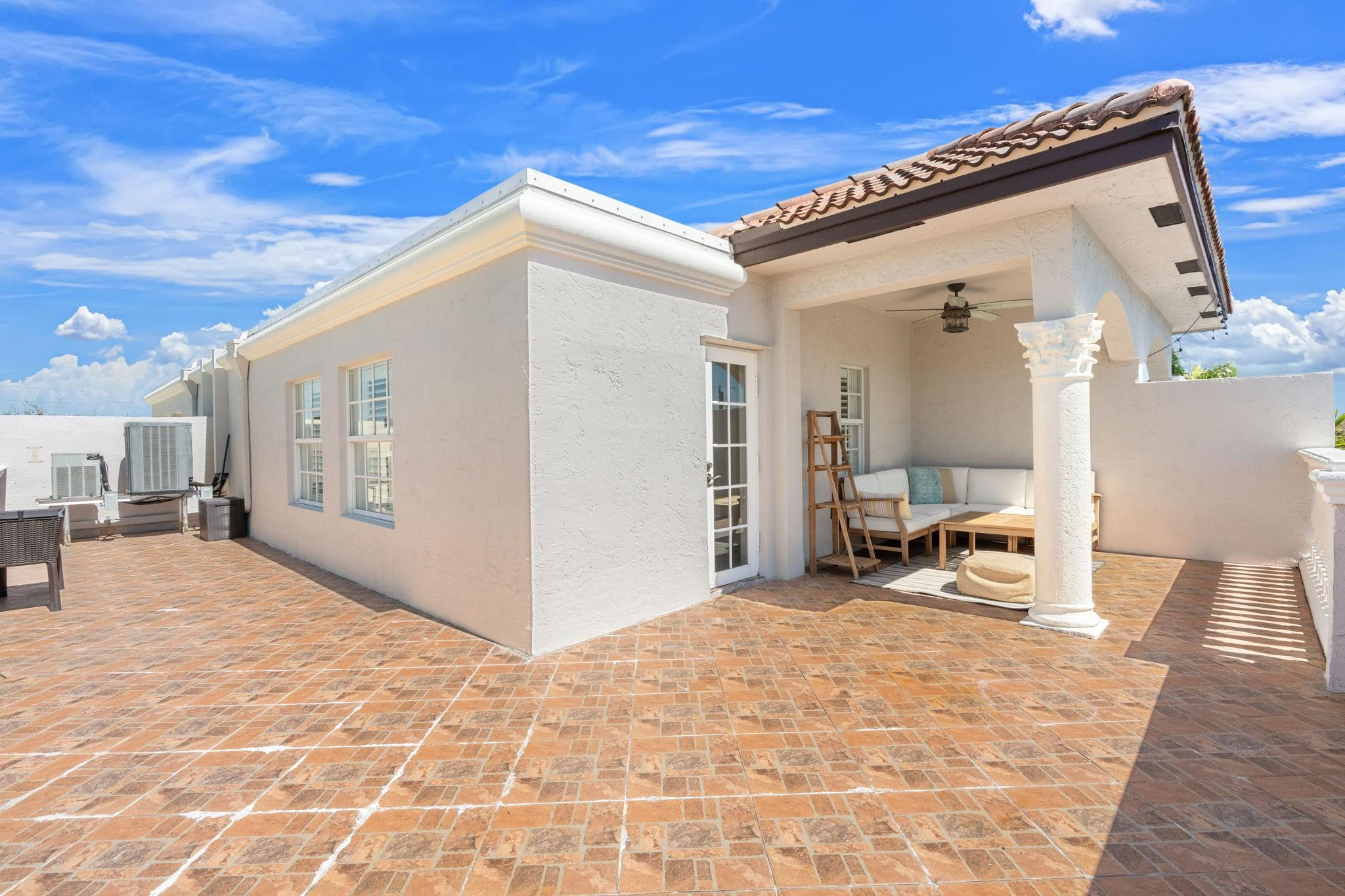 Villa De Este - Residential