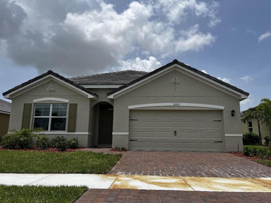 Newer construction, built on 2022. spacious 4 bedroom, 2 bathroom lake frount property. Open concept with split bedroom floor plan. granite kitchen countertop, stainless steel appliances. covered porch, tranqulas lake with large backyard for entertaining. Basic cable, internet and lawn care are included in rent. A MUST SEE!