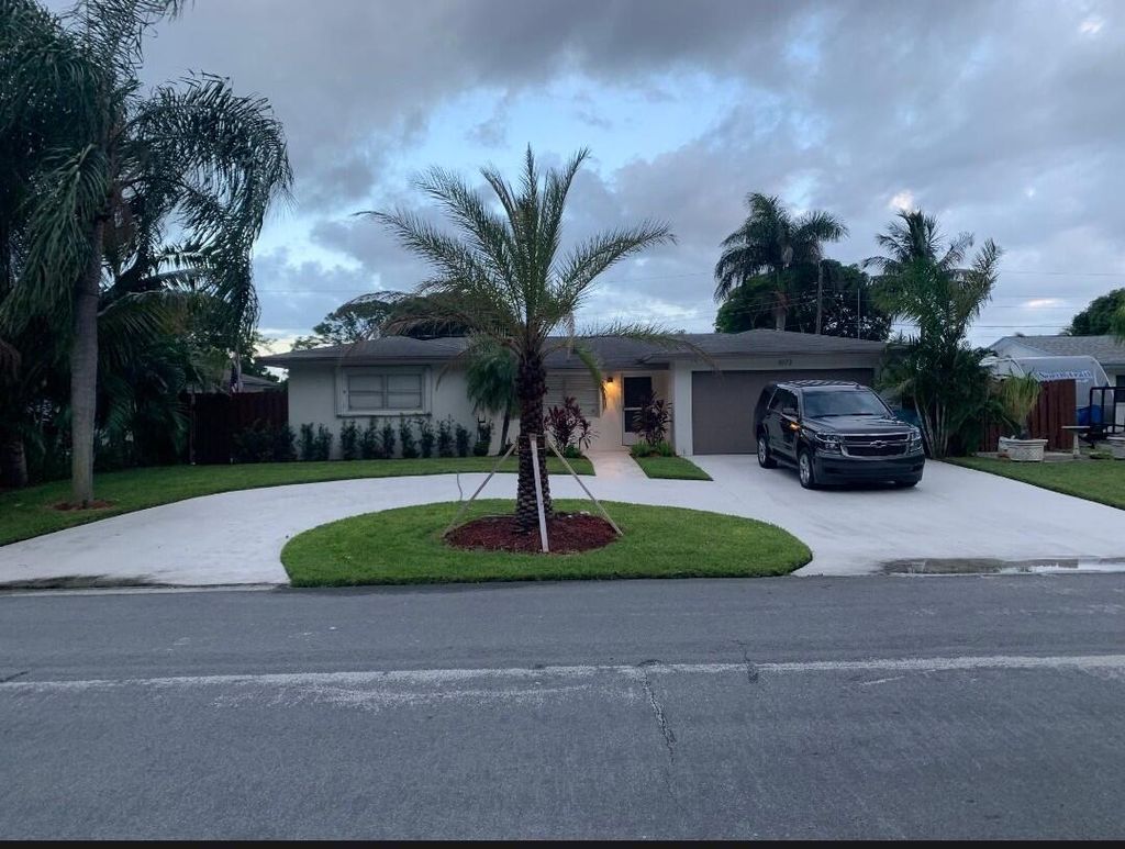 Photo of 1072 SW 25TH Avenue, Boynton Beach, FL 33426 (MLS # B26056248)