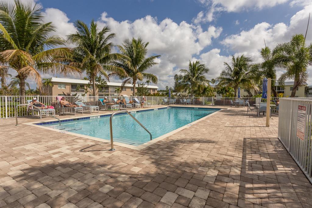 SANDALFOOT SOUTH ONE CONDO PT OF LTS 12, 33 AND 34 - Residential