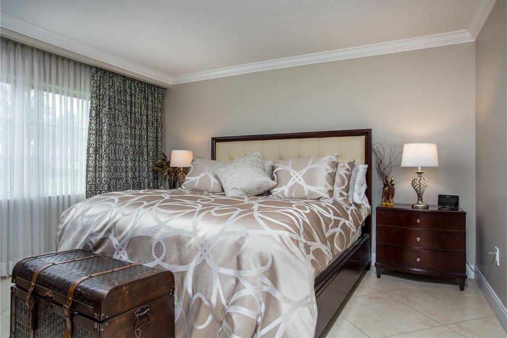 SANDALFOOT SOUTH ONE CONDO PT OF LTS 12, 33 AND 34 - Residential