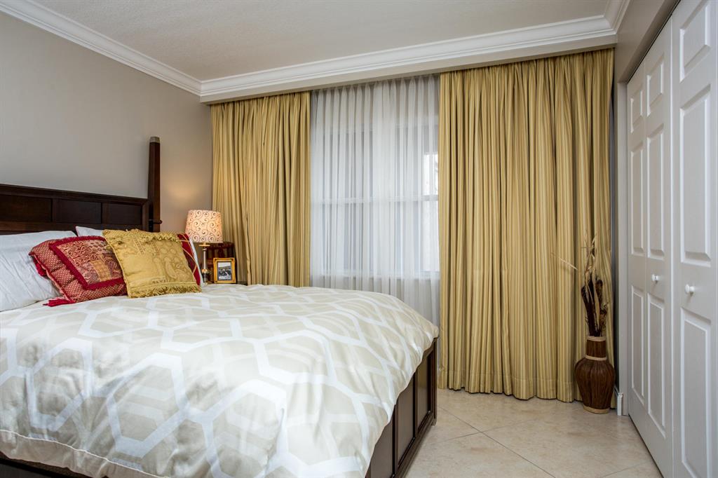 SANDALFOOT SOUTH ONE CONDO PT OF LTS 12, 33 AND 34 - Residential